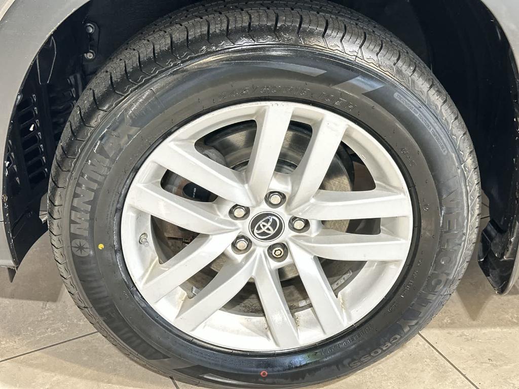 used 2016 Toyota Highlander car, priced at $13,979