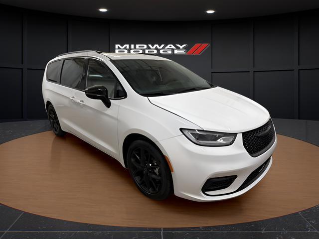 used 2025 Chrysler Pacifica car, priced at $38,949