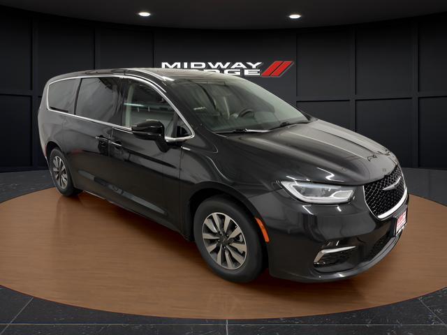 used 2024 Chrysler Pacifica Hybrid car, priced at $29,949