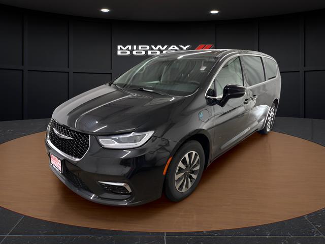used 2024 Chrysler Pacifica Hybrid car, priced at $29,949