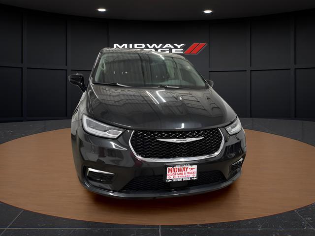 used 2024 Chrysler Pacifica Hybrid car, priced at $29,949