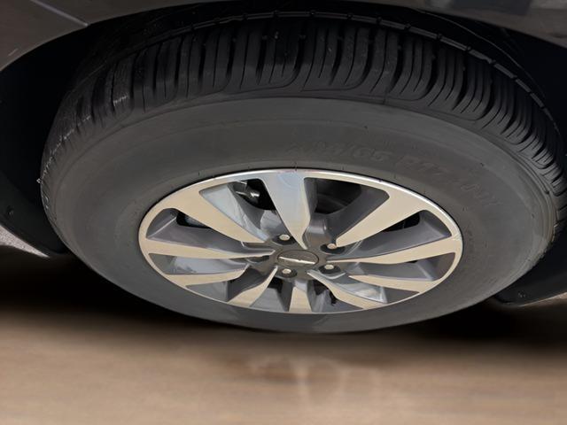 used 2024 Chrysler Pacifica Hybrid car, priced at $29,949