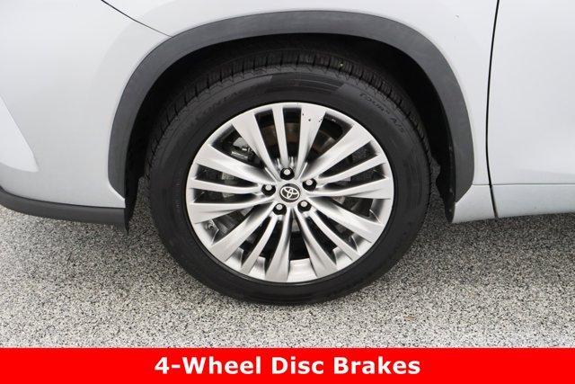 used 2022 Toyota Highlander Hybrid car, priced at $26,991