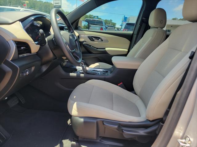 2022 Silver Ice Metallic Chevrolet Traverse
