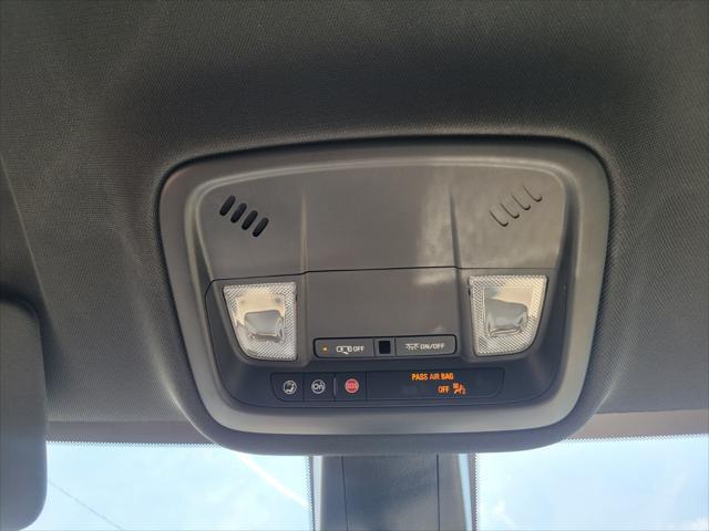 2022 Silver Ice Metallic Chevrolet Traverse