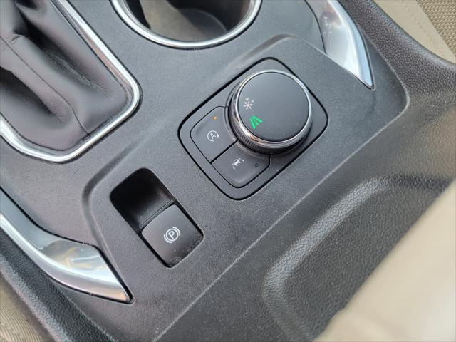 2022 Silver Ice Metallic Chevrolet Traverse