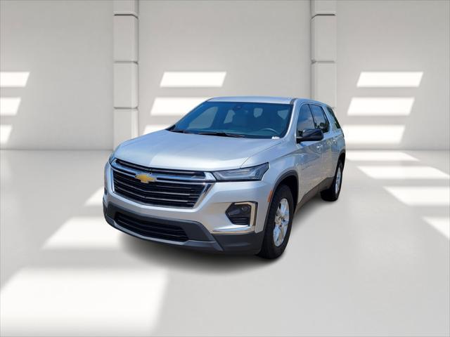 2022 Silver Ice Metallic Chevrolet Traverse
