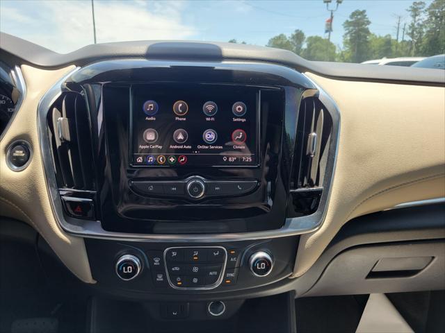 2022 Silver Ice Metallic Chevrolet Traverse