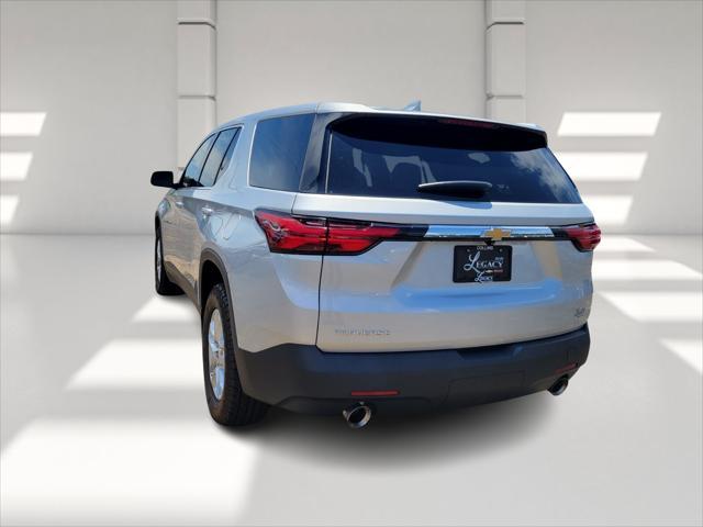2022 Silver Ice Metallic Chevrolet Traverse