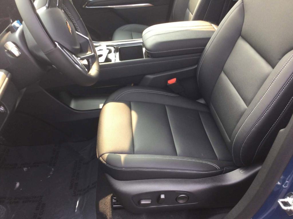 new 2025 Chevrolet Traverse car, priced at $45,300