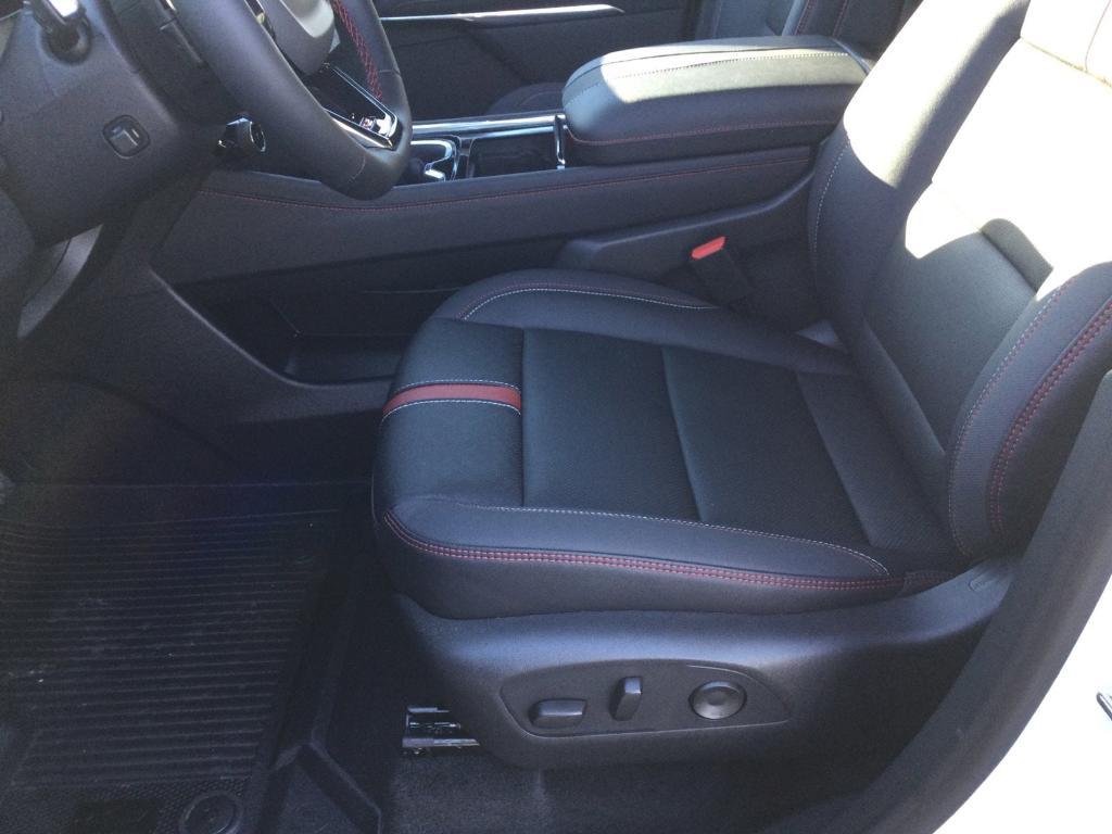 new 2026 Chevrolet Traverse car, priced at $58,910