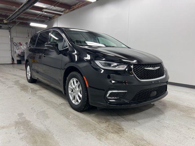 used 2024 Chrysler Pacifica car, priced at $27,390