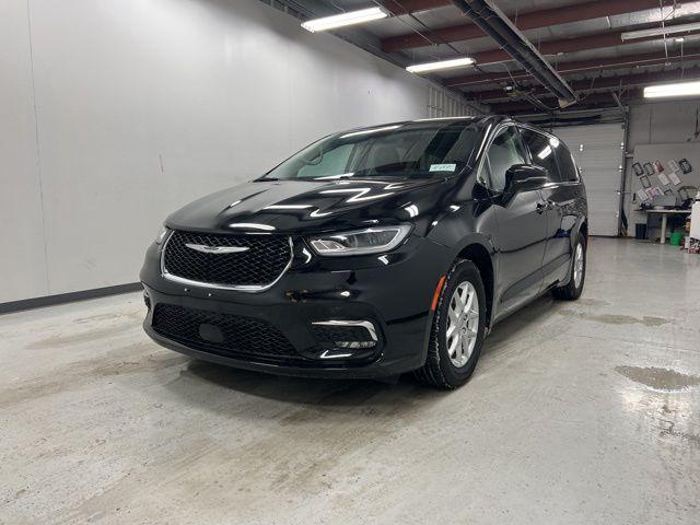 used 2024 Chrysler Pacifica car, priced at $27,390