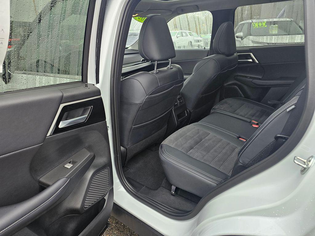 used 2024 Mitsubishi Outlander car, priced at $31,997