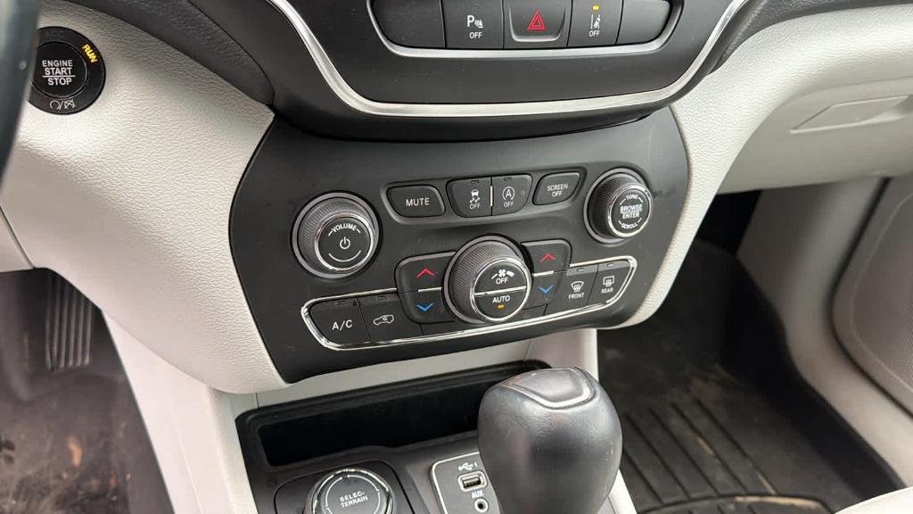 used 2021 Jeep Cherokee car, priced at $16,995