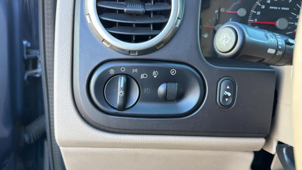 used 2003 Ford Expedition car, priced at $9,990