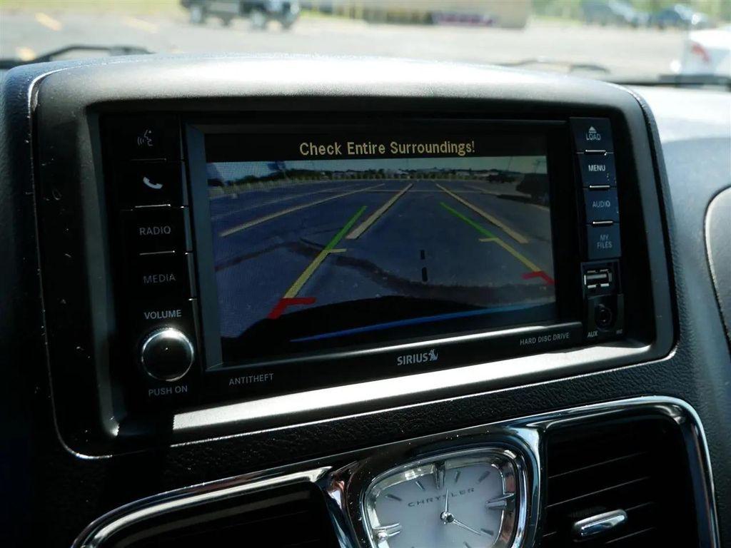 2015 Brilliant Black Crystal Pearlcoat Chrysler Town & Country