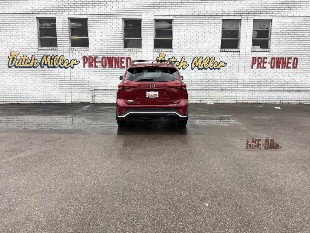 used 2021 Toyota Highlander car, priced at $28,310