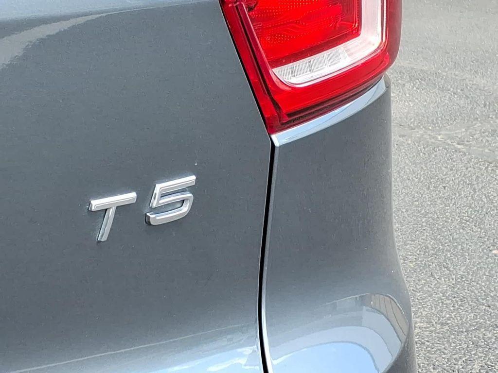 used 2019 Volvo XC40 car, priced at $22,700