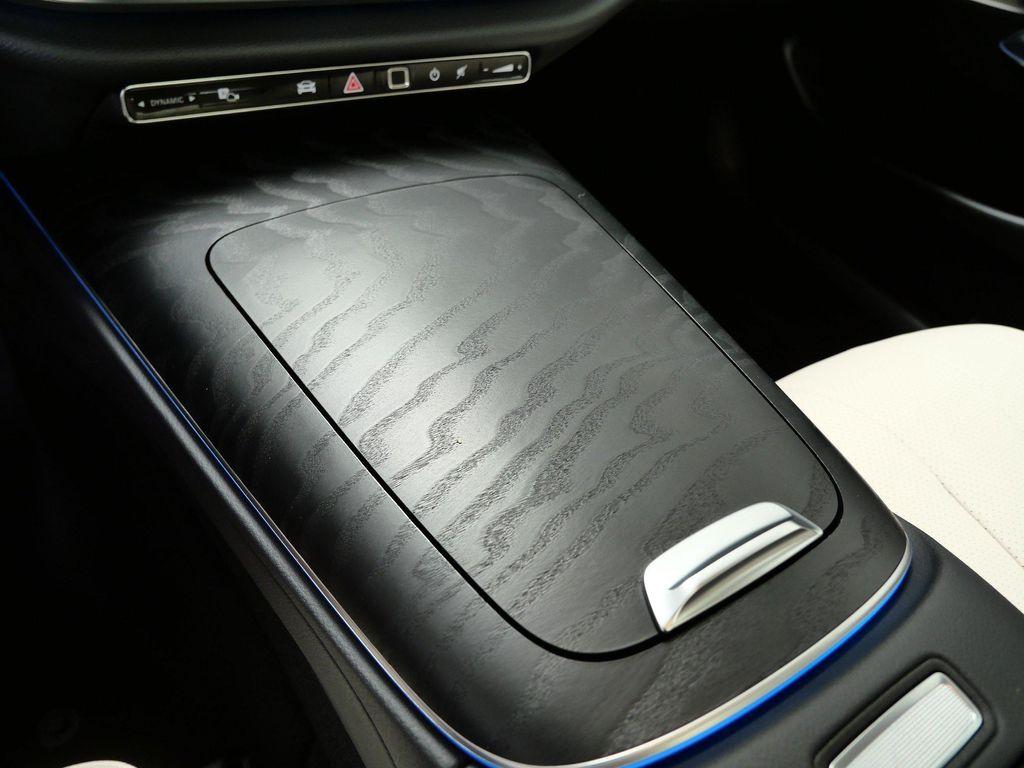 Mercedes-Benz E-Class view 21