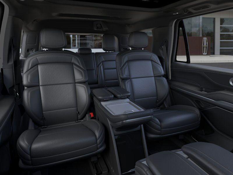 new 2025 Lincoln Navigator car, priced at $109,305