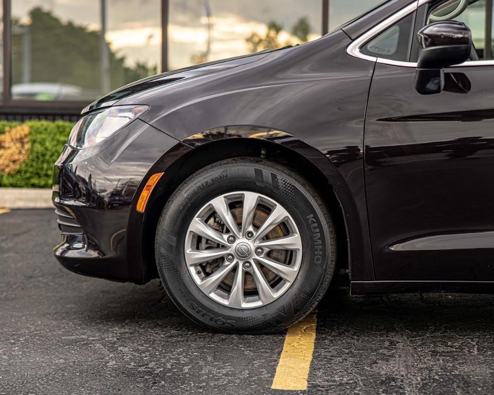 used 2018 Chrysler Pacifica car, priced at $13,871
