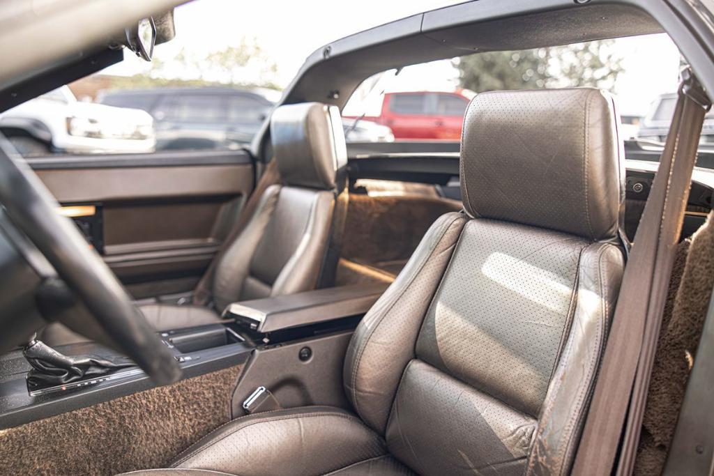 used 1985 Chevrolet Corvette car, priced at $15,500