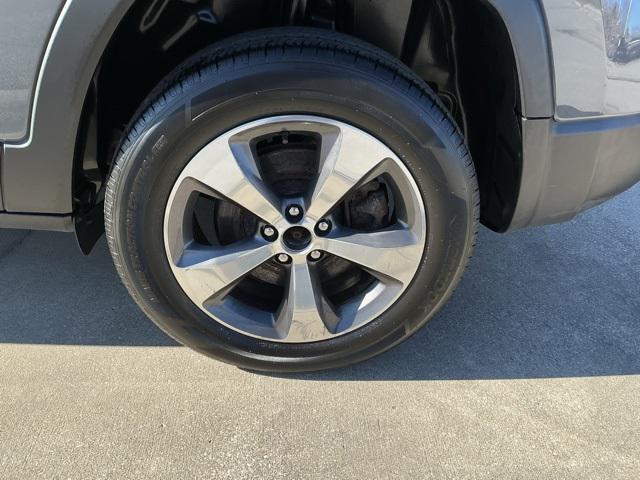 used 2019 Jeep Cherokee car, priced at $19,200