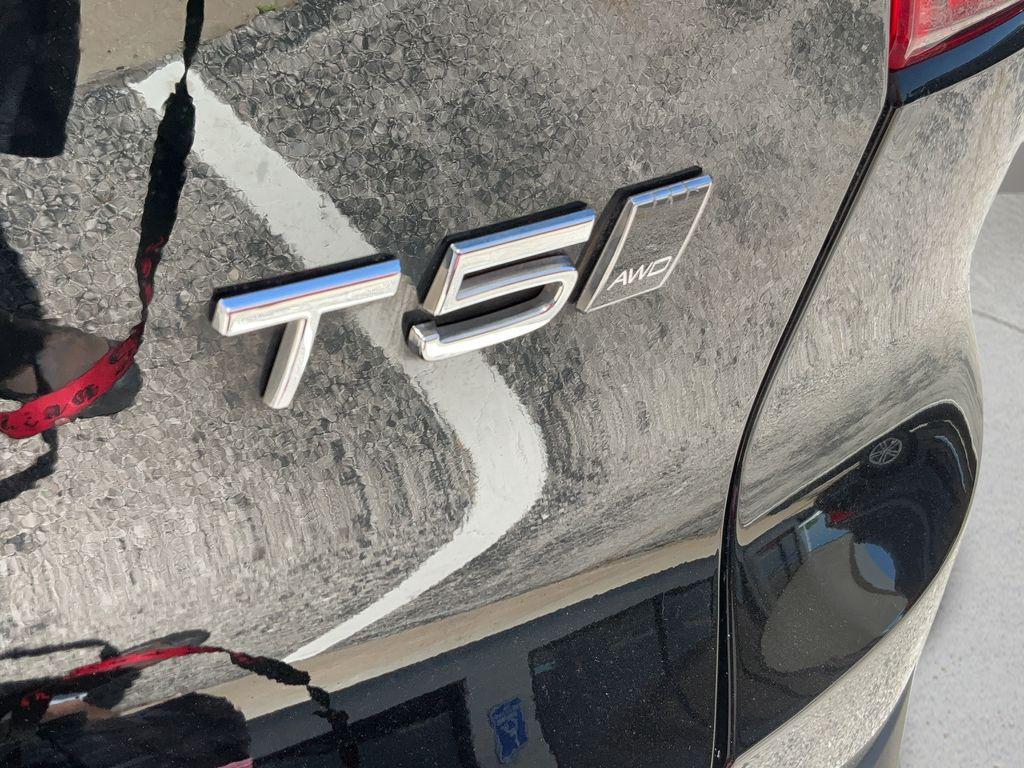used 2021 Volvo XC40 car, priced at $25,000