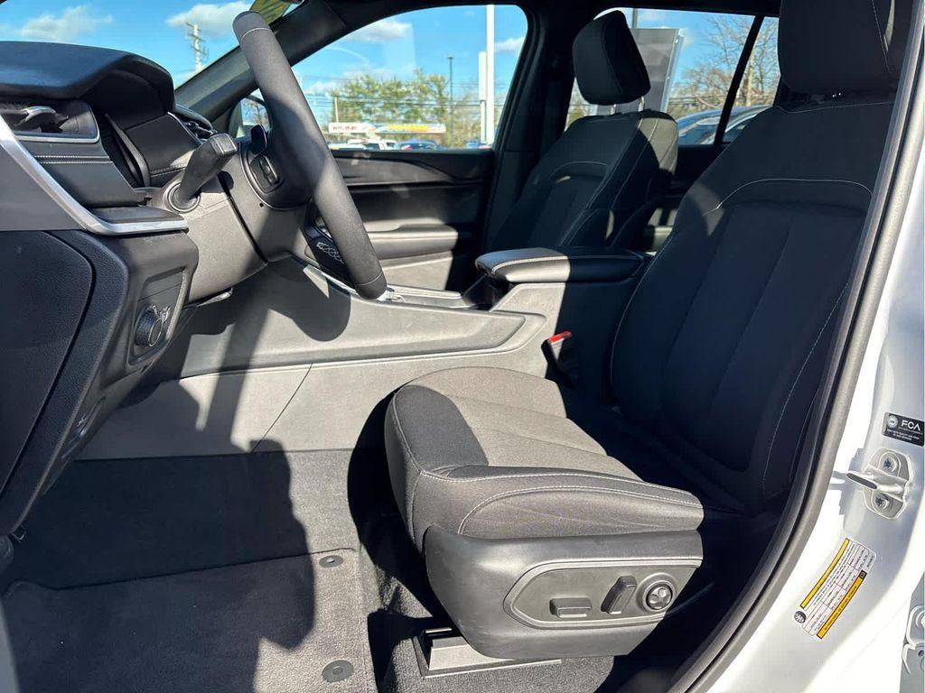 used 2024 Jeep Grand Cherokee car, priced at $32,937