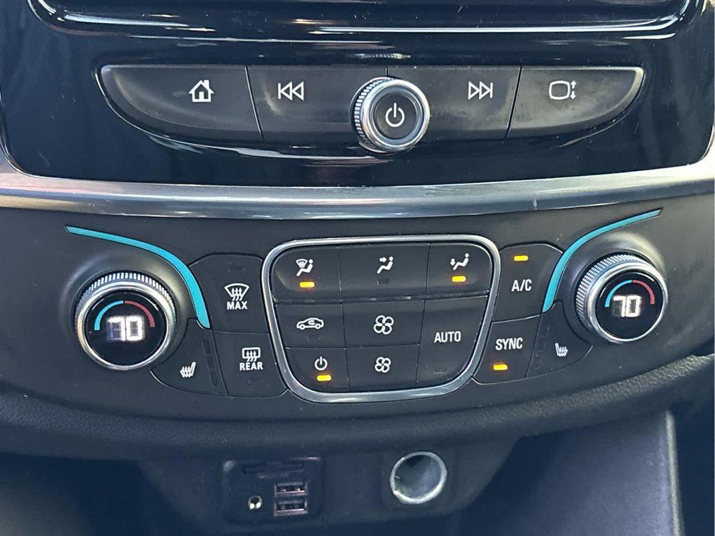 used 2023 Chevrolet Traverse car, priced at $29,321