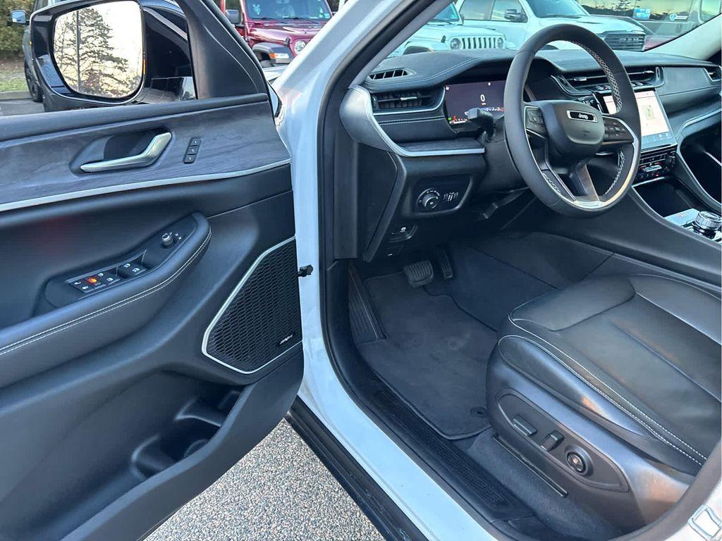 used 2023 Jeep Grand Cherokee car, priced at $32,142