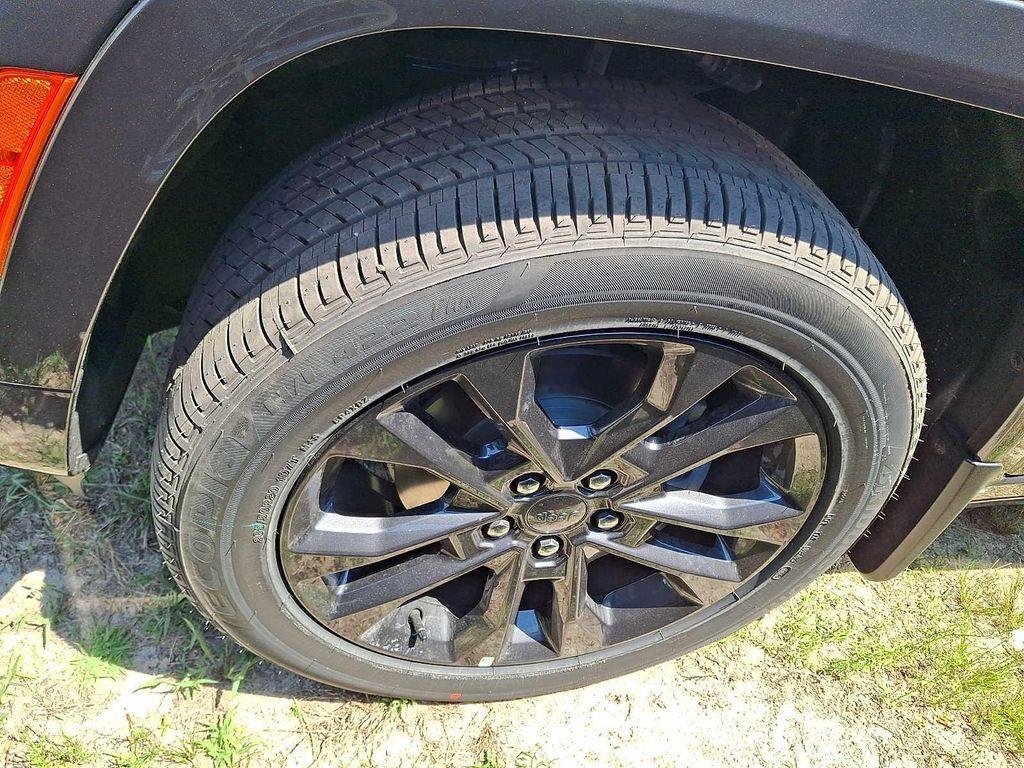 new 2026 Jeep Grand Cherokee car, priced at $56,774