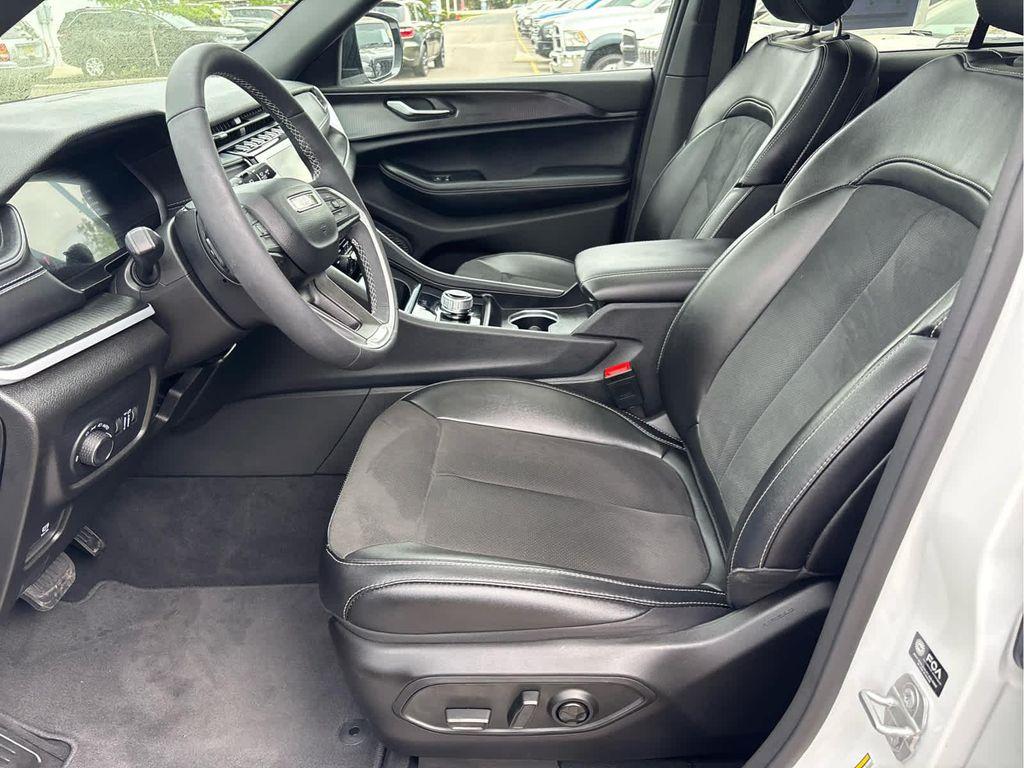 used 2024 Jeep Grand Cherokee car, priced at $35,286