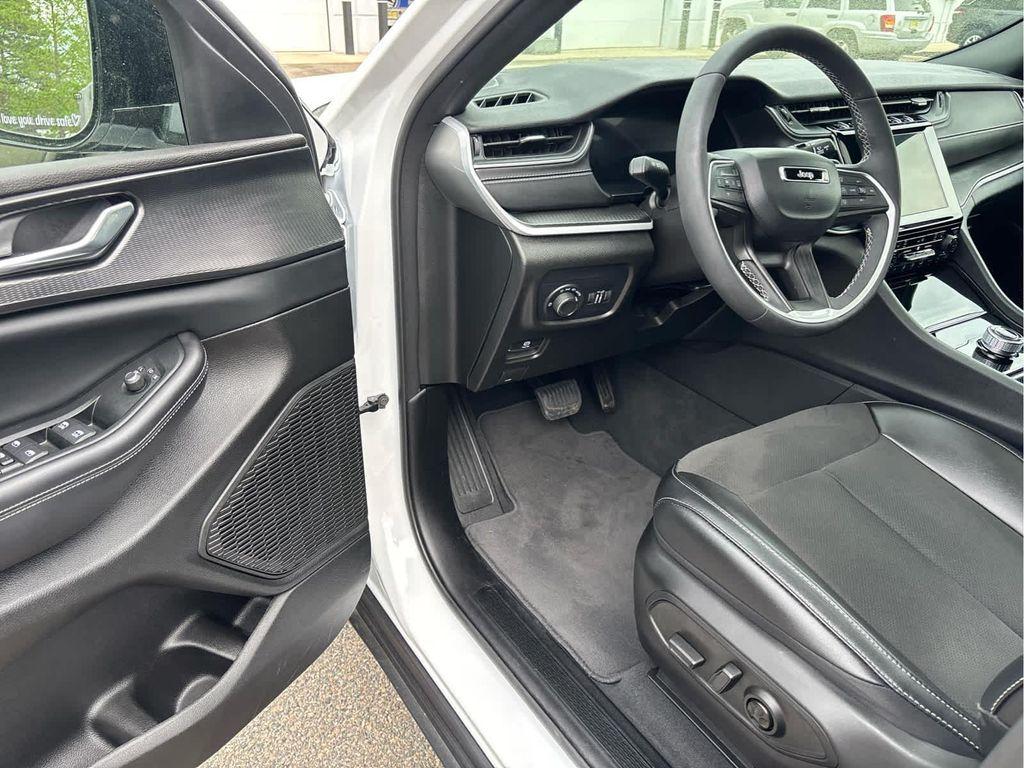 used 2024 Jeep Grand Cherokee car, priced at $35,286