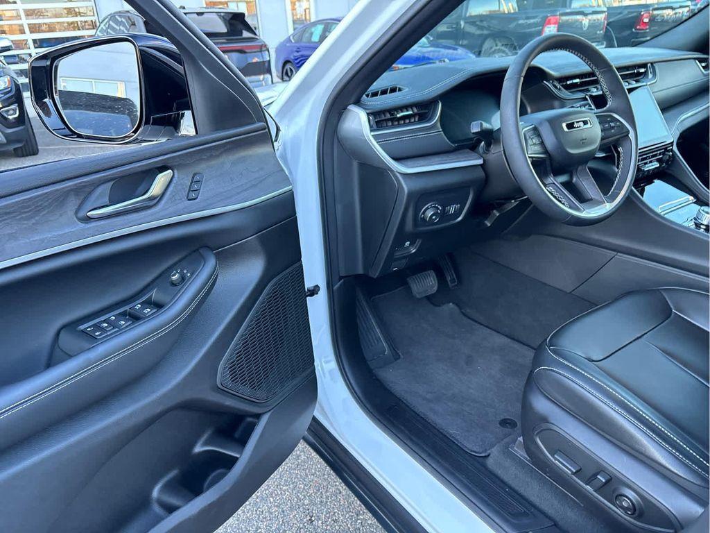 used 2024 Jeep Grand Cherokee car, priced at $36,937