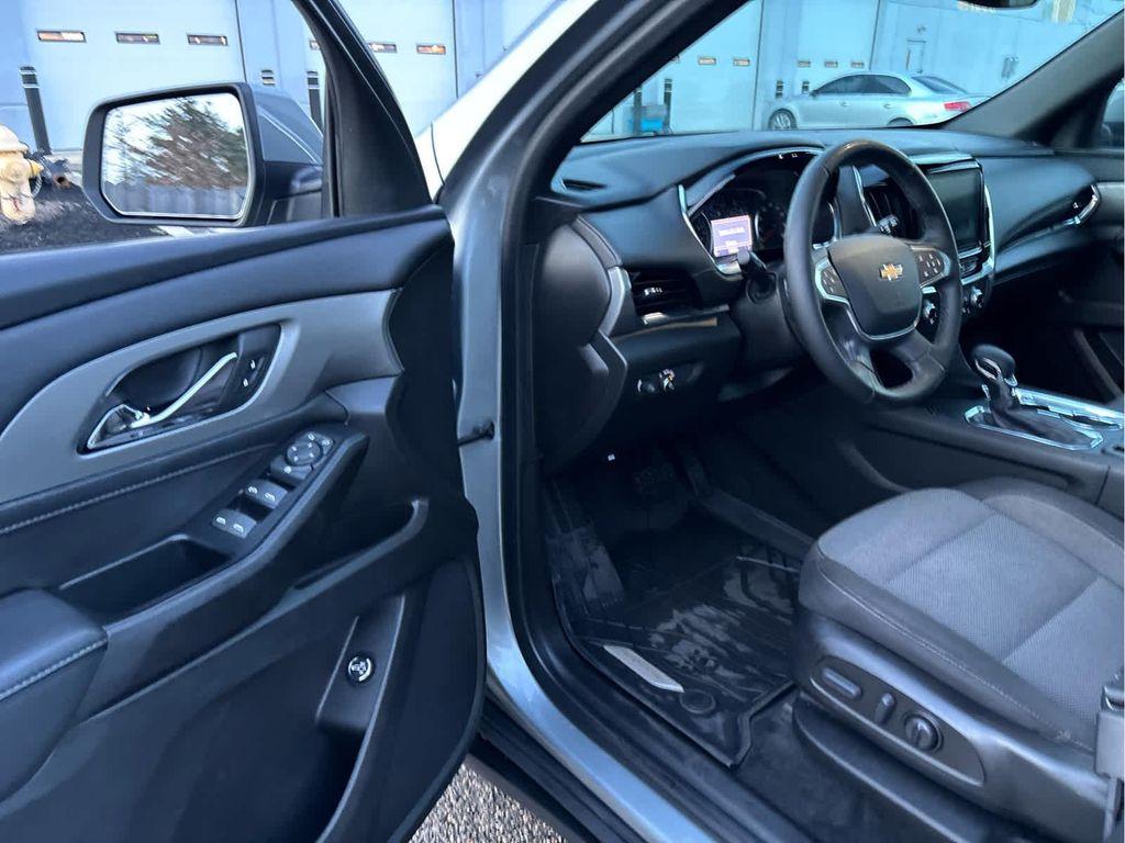 used 2023 Chevrolet Traverse car, priced at $26,309