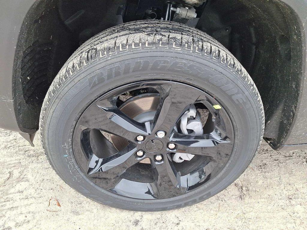 new 2025 Jeep Grand Cherokee car, priced at $48,375