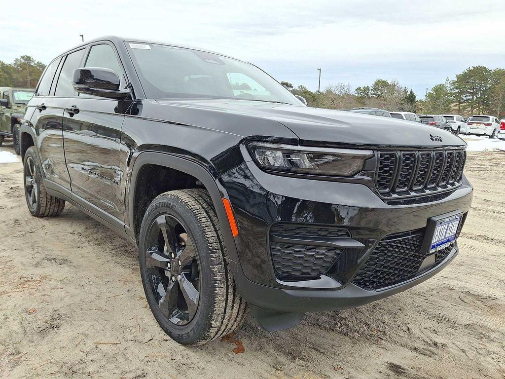 new 2025 Jeep Grand Cherokee car, priced at $48,375