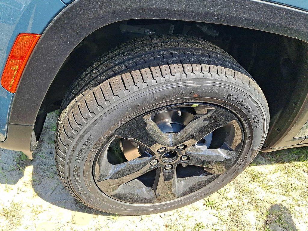 new 2026 Jeep Grand Cherokee car, priced at $51,659