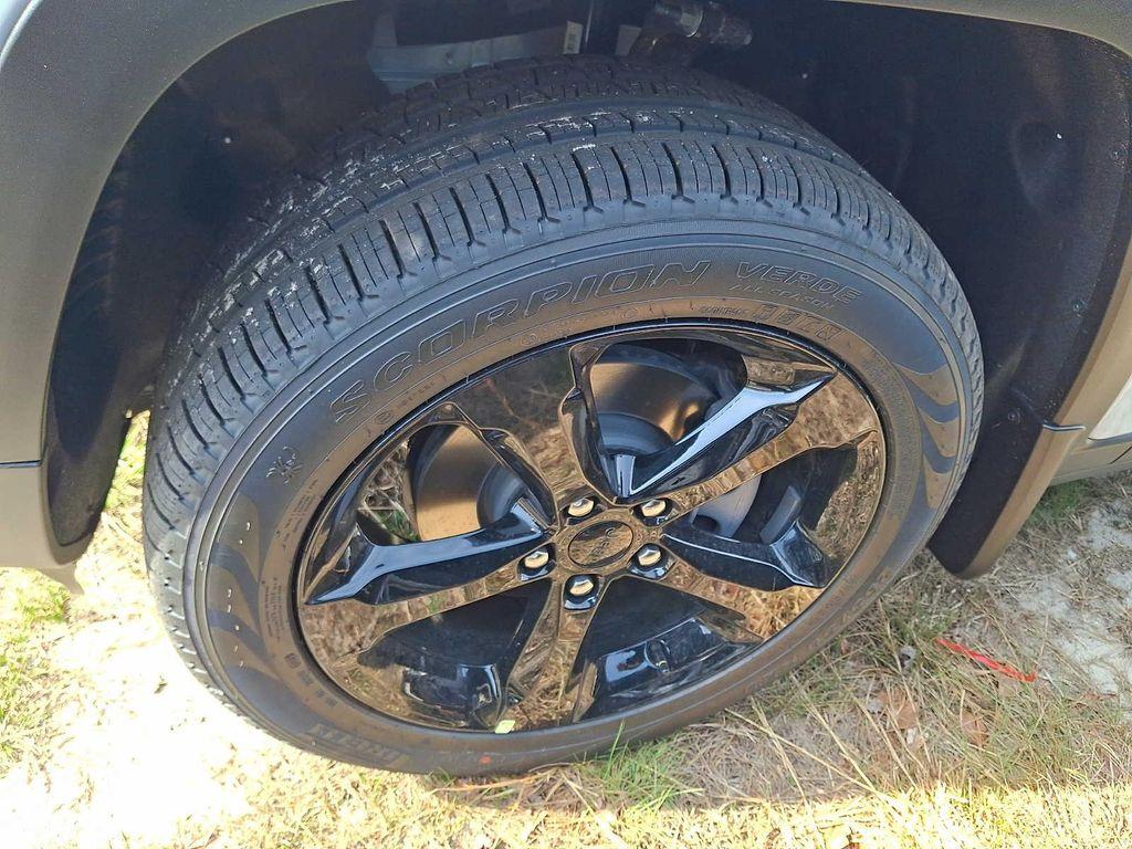 new 2026 Jeep Grand Cherokee car, priced at $50,930