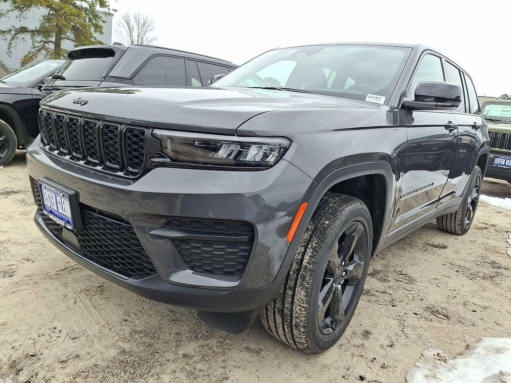 new 2025 Jeep Grand Cherokee car, priced at $48,375
