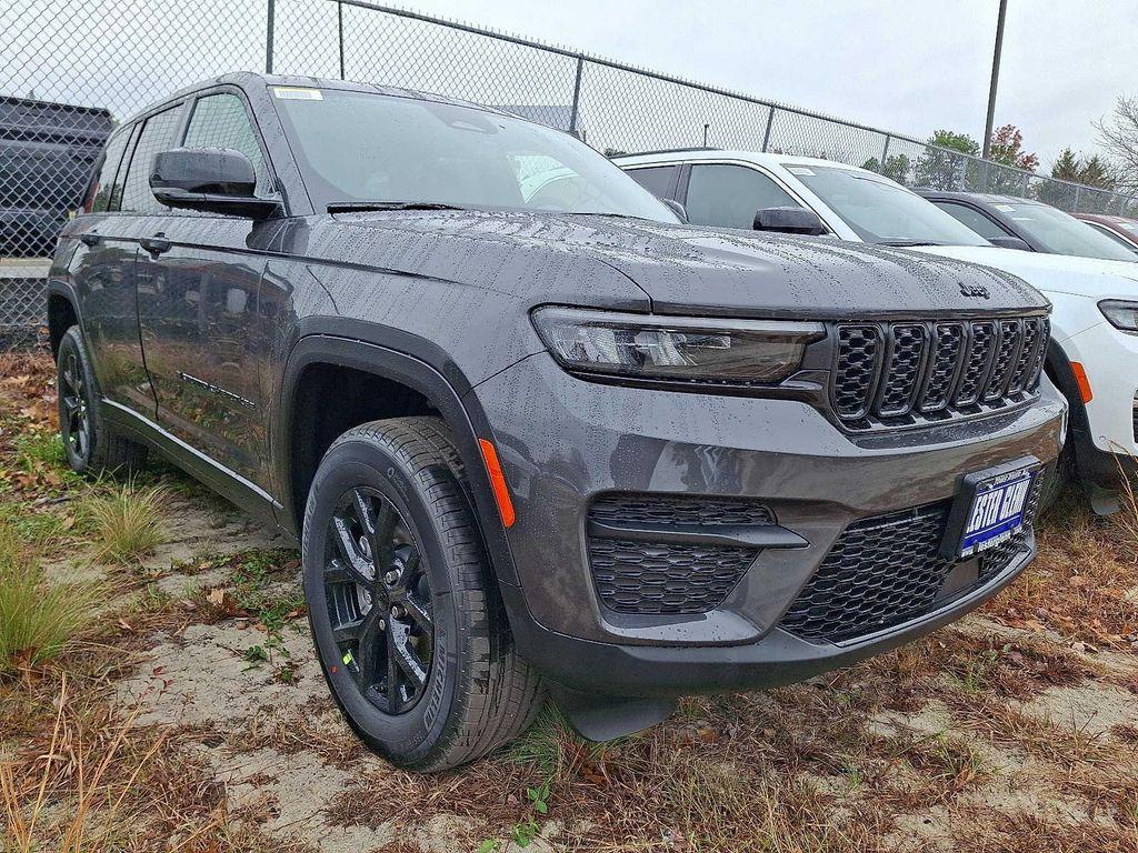 new 2025 Jeep Grand Cherokee car, priced at $46,730