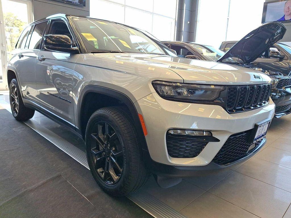 new 2025 Jeep Grand Cherokee car, priced at $53,735