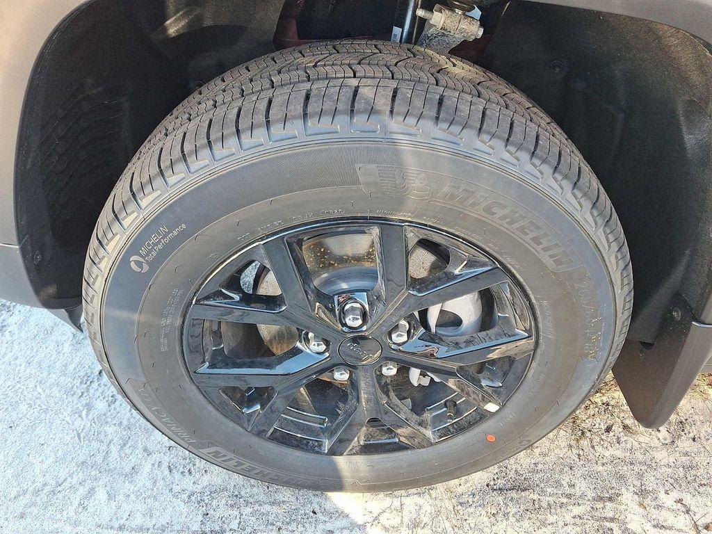 new 2026 Jeep Grand Cherokee car, priced at $49,124