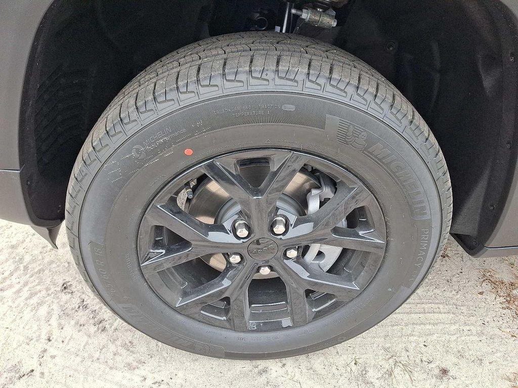 new 2025 Jeep Grand Cherokee car, priced at $47,330