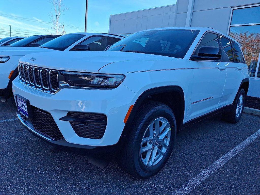 new 2025 Jeep Grand Cherokee car, priced at $43,575