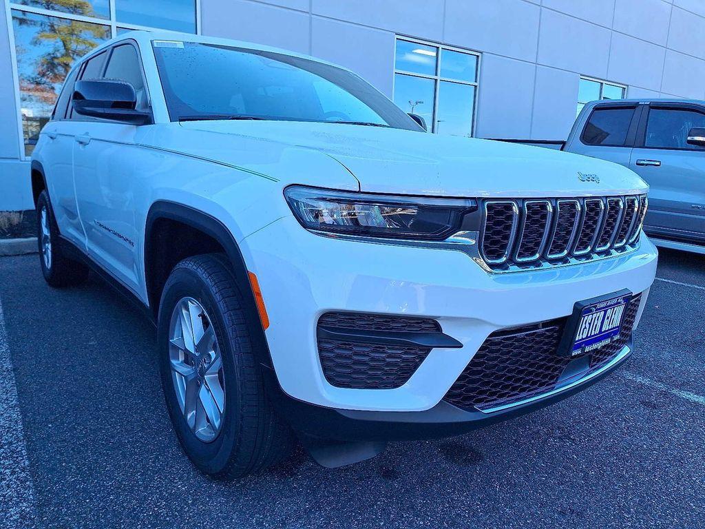 new 2025 Jeep Grand Cherokee car, priced at $43,575