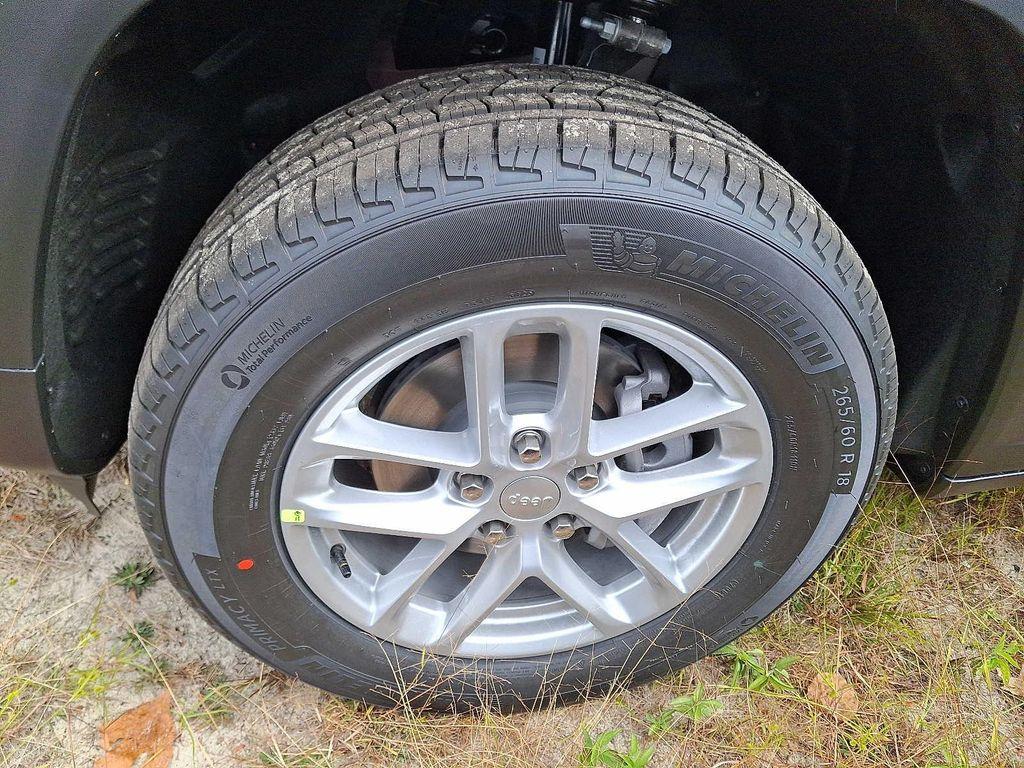 new 2025 Jeep Grand Cherokee car, priced at $44,170