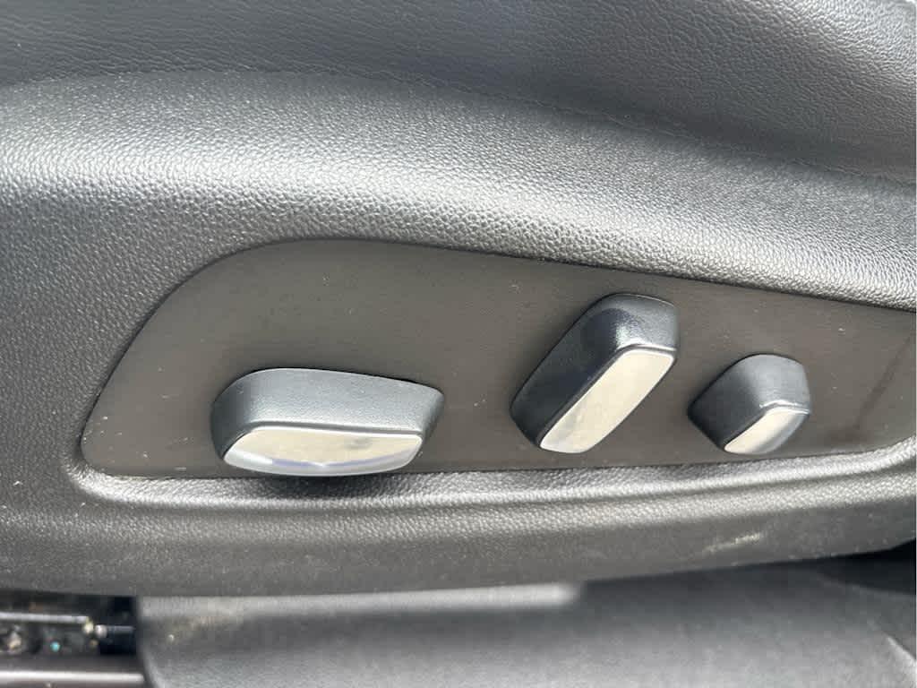 used 2023 Cadillac XT6 car, priced at $29,937